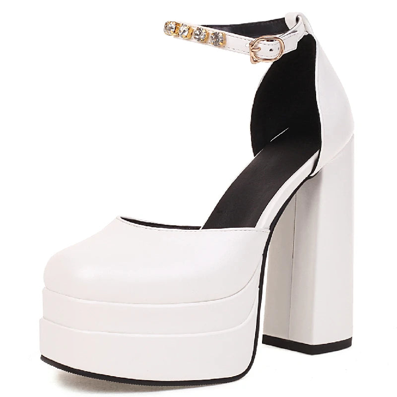 "Medusa Aevitas" Platform Pumps Inspired By Versace